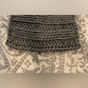 Barnes and Noble big knit scarf